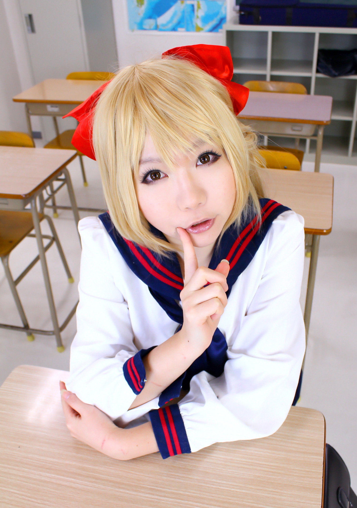 [Cosplay]2013.04.05酷炫的黑发金发女学生Cosplay